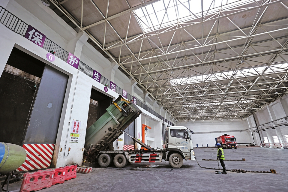 长清马山垃圾点火发电项目日点火约1500吨，年发电2亿度，可满足近6万户家庭一年的用电 垃圾点火 发电生金